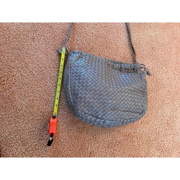 Vintage Bottega Veneta Taupe Intrecciato Buttery Leather Drawstring Hobo Bag - Picture 16 of 16